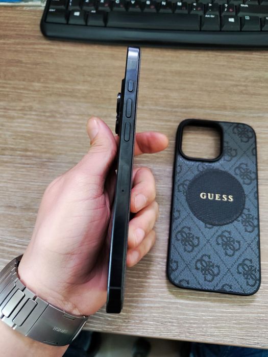 Продавам iphone 16 pro max 256gb black