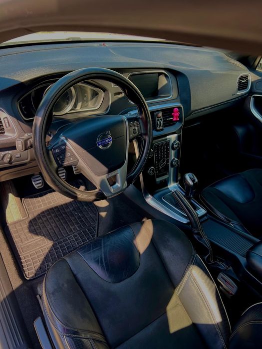 Volvo v40 D2  R Desing