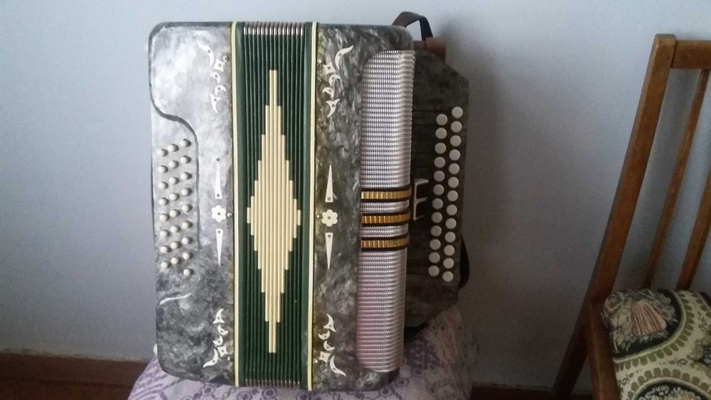 Гармонь Беларусь СССР - двухрядная четырёхголосная гармоника.