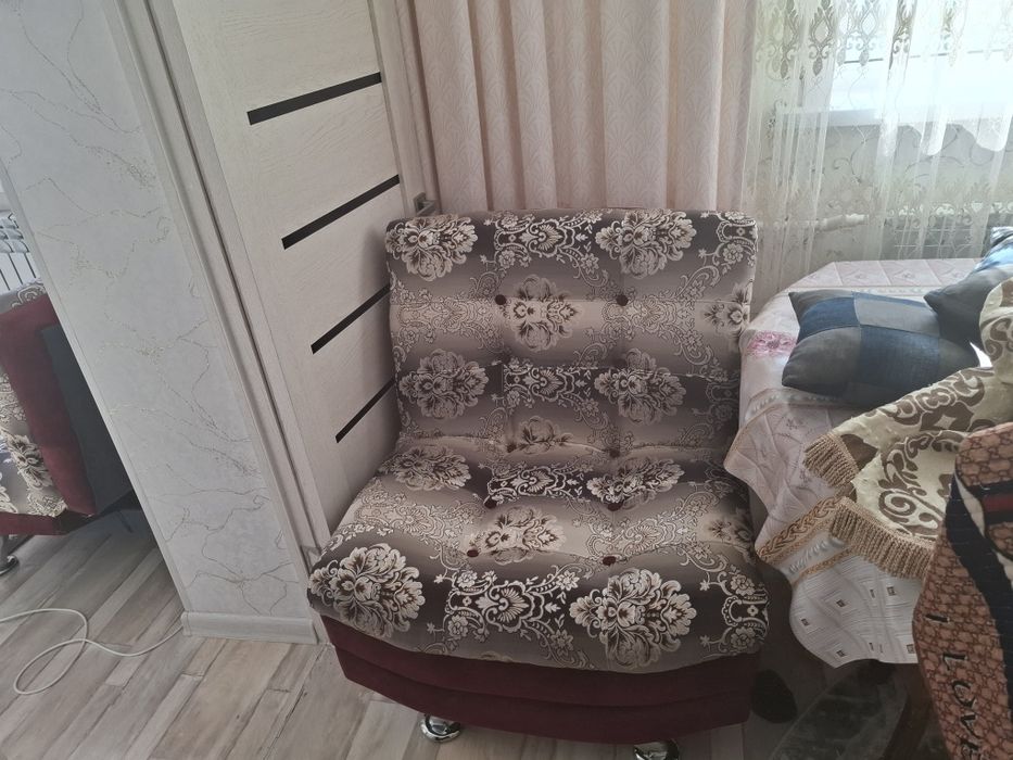 Продам уголок с креслами