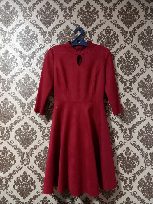 Продам красивые два платья и пиджак