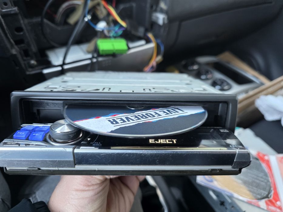 Продавам Alpine cda-9855r