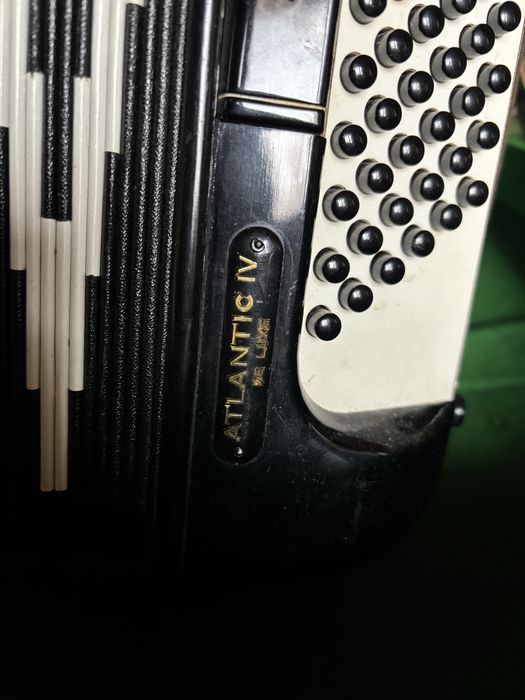 Acordeon Hohner Atlantic IV deluxe 120 basi