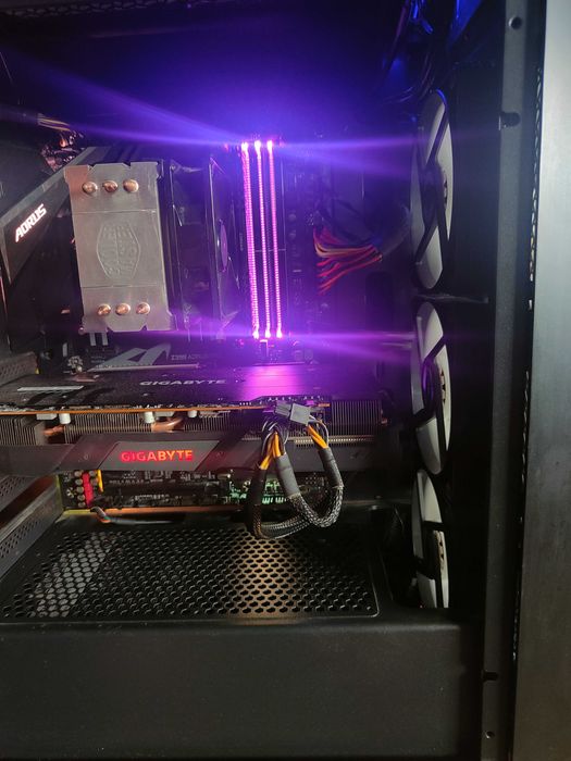 Vand PC i7 9700k RX5700 XT 32 gb ram 700w 80+silver Thermaltake Cluj ...