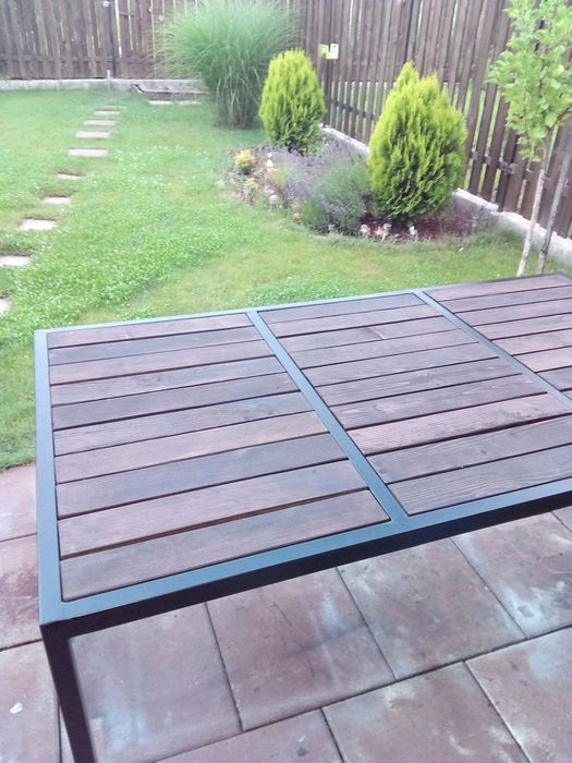 Ofer spre vânzare mese terase,grădini sau interior