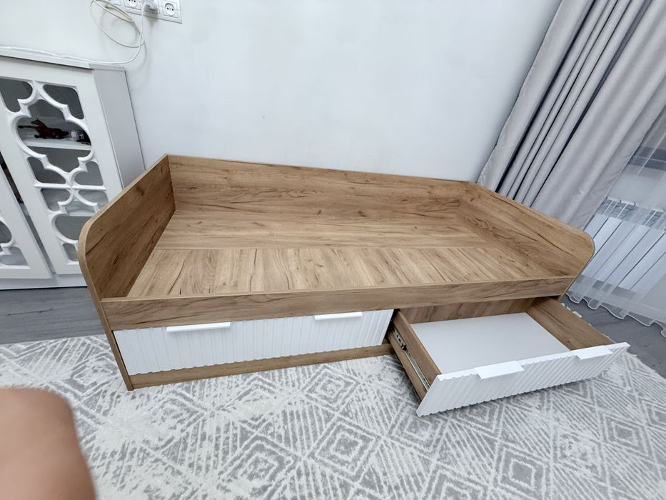 Продам кровать 90-200 см Беларусь