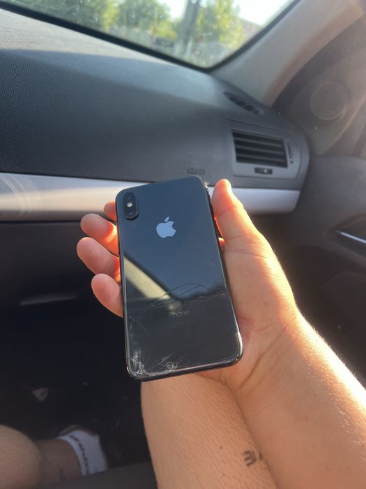 Vand iphone xs .