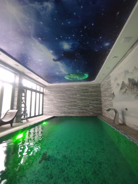 Натежные потолки со встроенным освещением