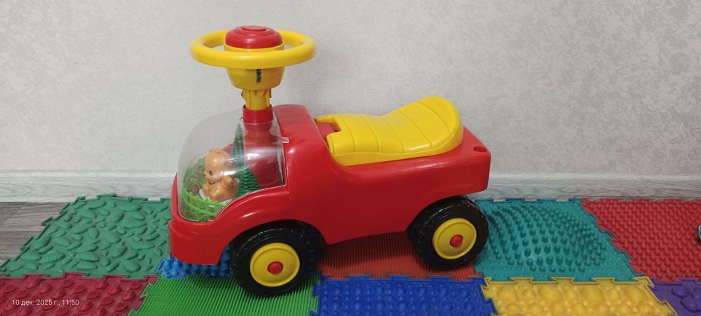 Машинка детская (беговел)