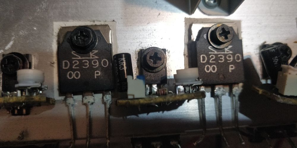 Pereche Tranzistori darligton 2sd2390 2sb1560