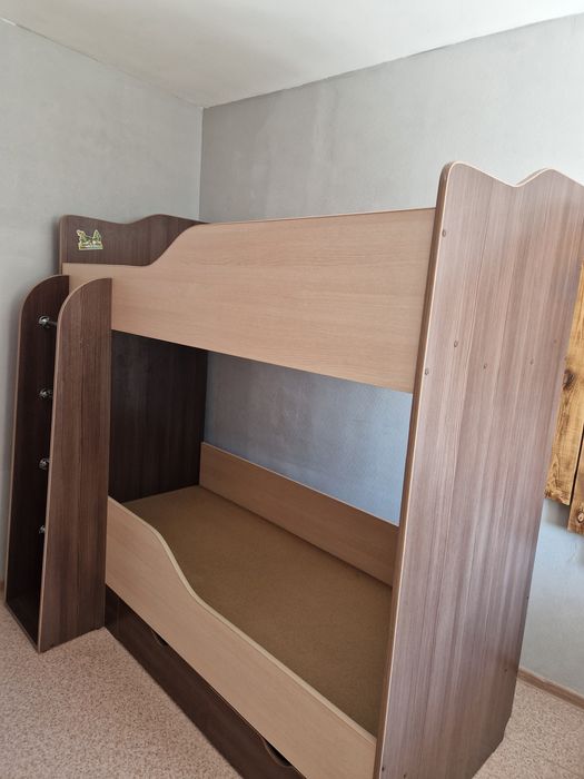 Продам двухъярусную кровать