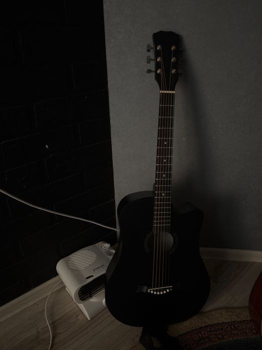 Гитара новая аккустическая