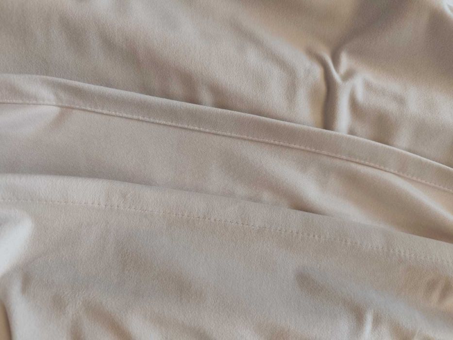 Пара плотных бархатных штор молочного цвета 250×271 см