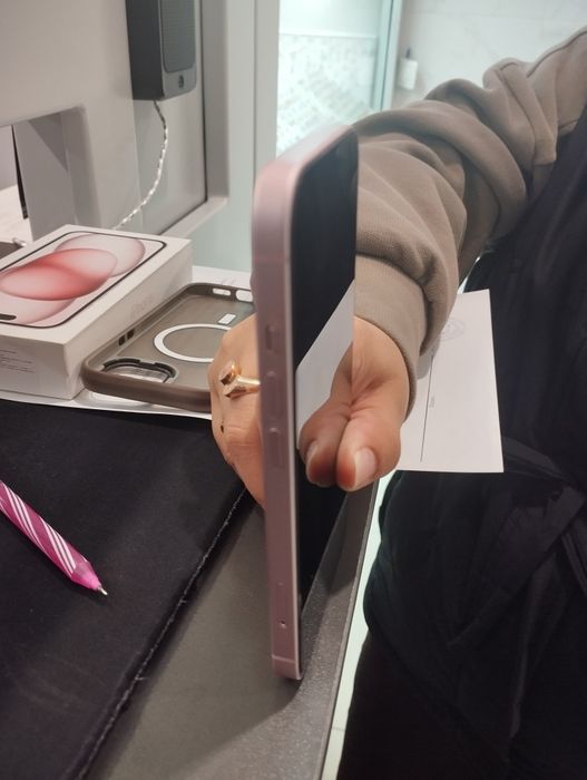 Продам Айфон 15 128 гб