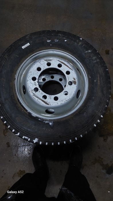 Шины грузовые с  дисками