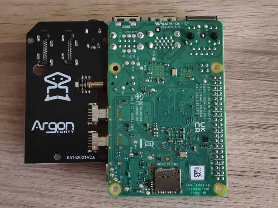 Mini PC - Raspberry Pi 4 Model B 4GB + кутия Argon One M.2 + SSD 120GB