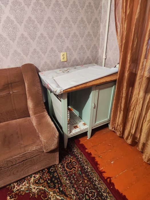 Мебель отдам даром.