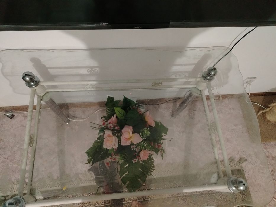 Куханый стол стеклянный