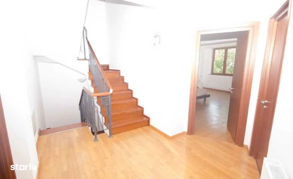 Pipera: Vila duplex cu 6 camere, ansamblu rezidential exclusivist