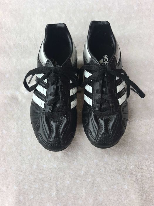 Детски бутонки adidas puntero номер 30 стелка 18см,като нови