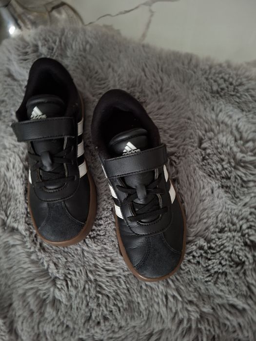 Adidasi baiat marime 33