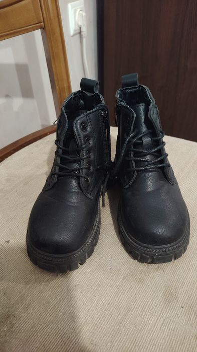 Продавам Детски Боти