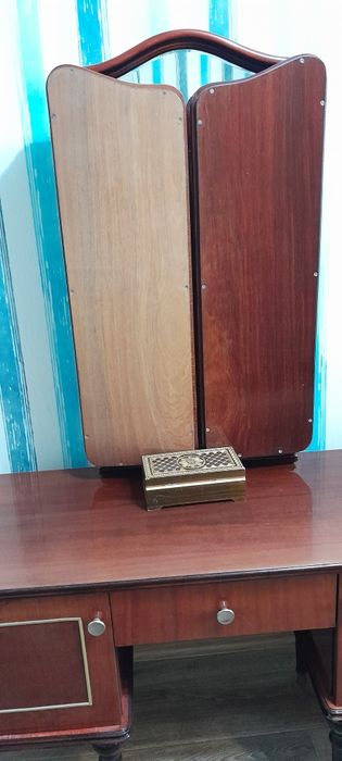 Трюмо -трельяж с пуфиком Румыния 1982г