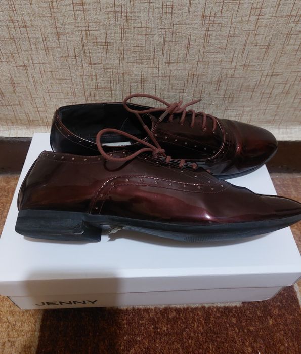 Дамски обувки цвят бордо