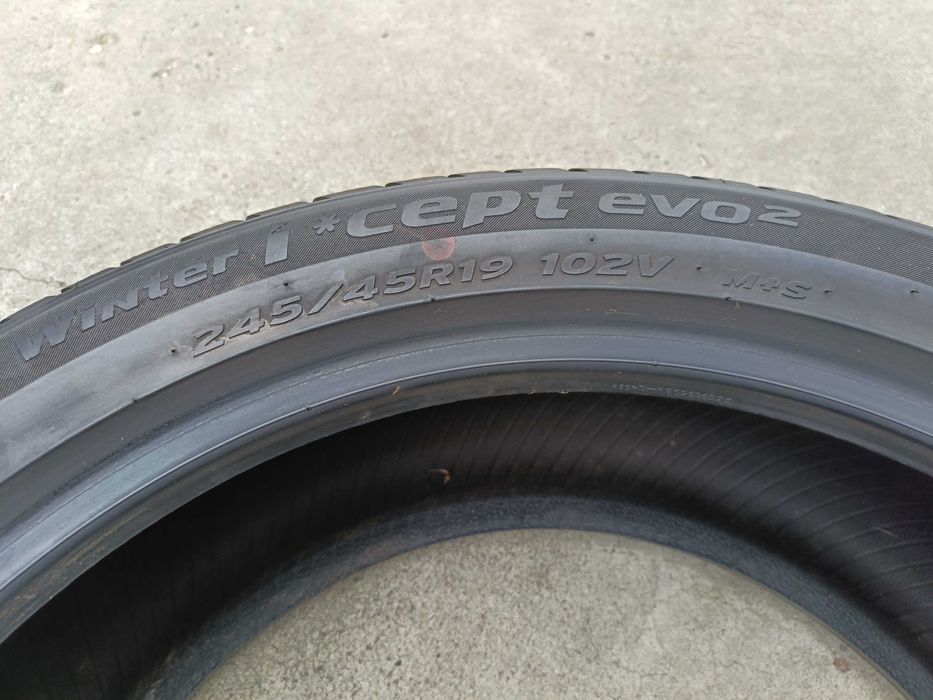 Doua anvelope iarna 245 45 19 hankook winter I*cept evo2 profil de 7,5 mm