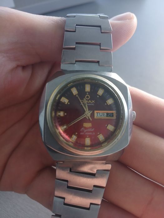 Soat sotiladi narxini telda kelishamiz