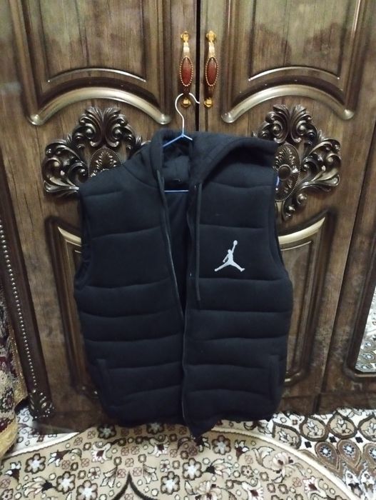 Erkaklar kiyimi sotiladi!