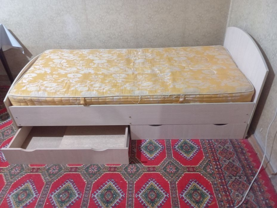 Продам 2 кровати б/у в отличном состоянии, у одной кровати нет матраса