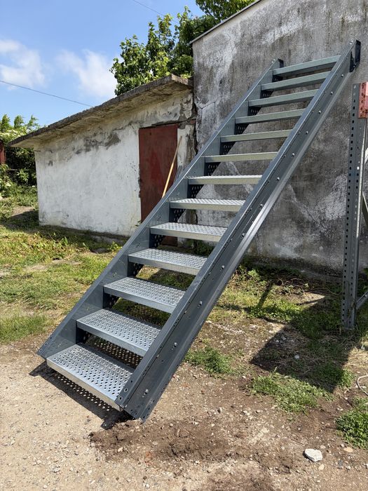 Scara metalica pentru hale industriale