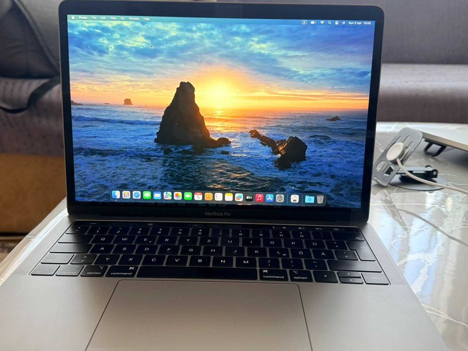 Продавам MacBook Pro 13” (2019). Работи отлично, без забележки
