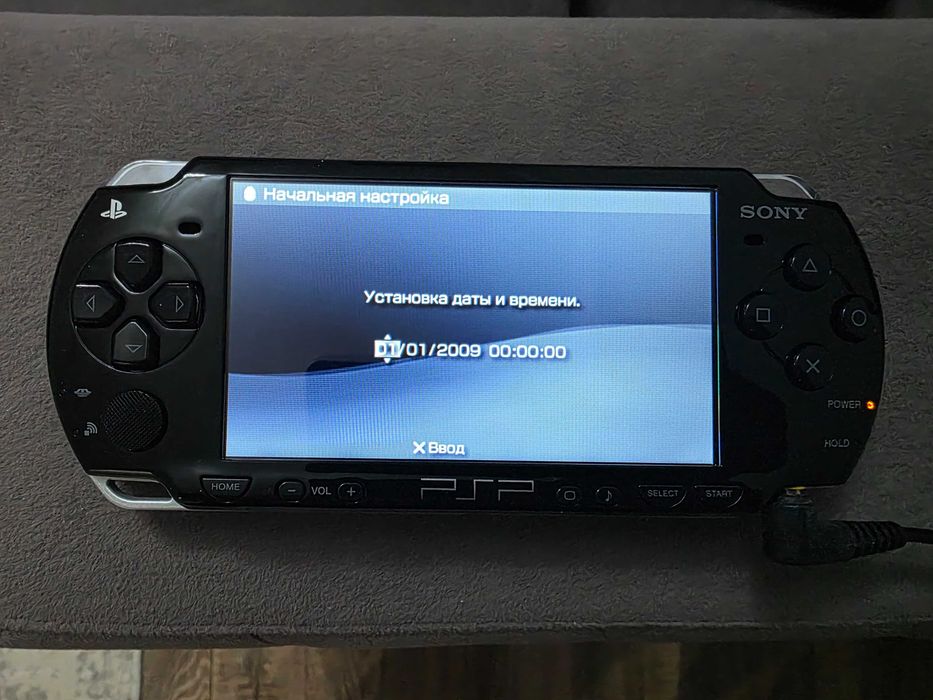 Продам новую PSP 2000 Piano Black