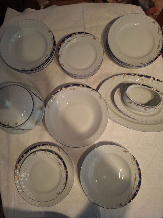 Порцеланов сервиз за хранене 24 части