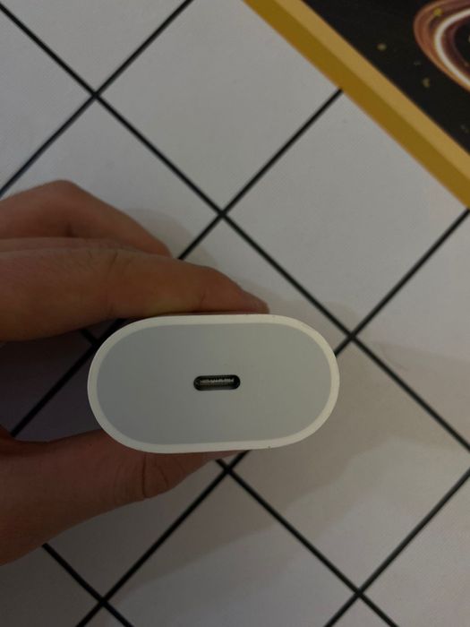 iPhone адаптер белый