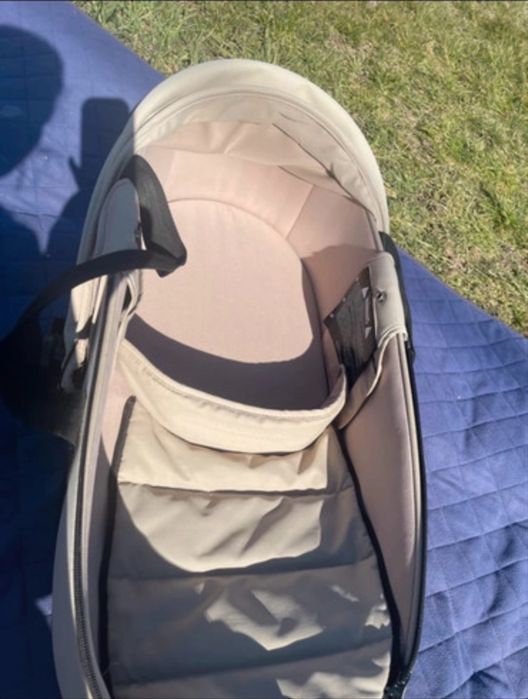 Vând landou Babyzen YOYO² – stare impecabilă