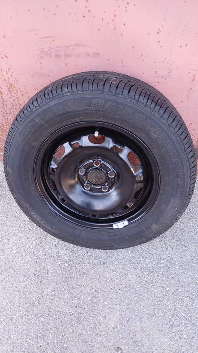 Anvelope vara continental 185 70 14 H  cu jante si capace vw polo,sko