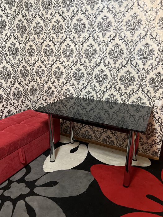 Стол в хорошем состоянии