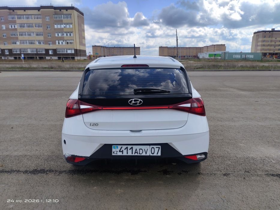 Машина hyundai i20 2023