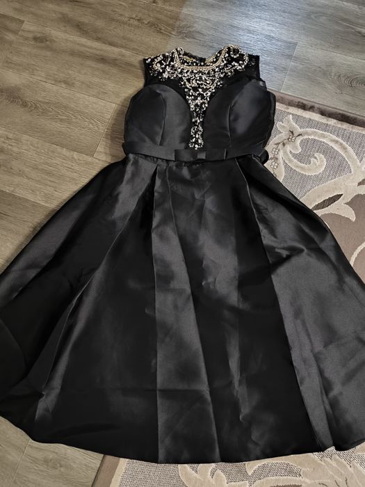 Шикарное вечернее платье