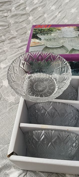 Салатницы из стекла.