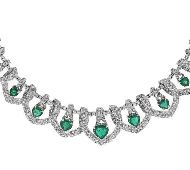 Excepțional colier din aur alb, decorat cu smaralde și diamante