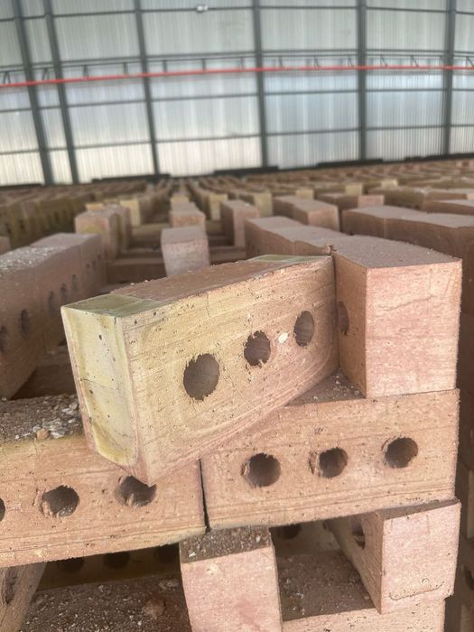 Красный кирпич, керамзитный блок