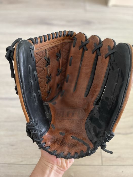 Mănușă de baseball Wilson