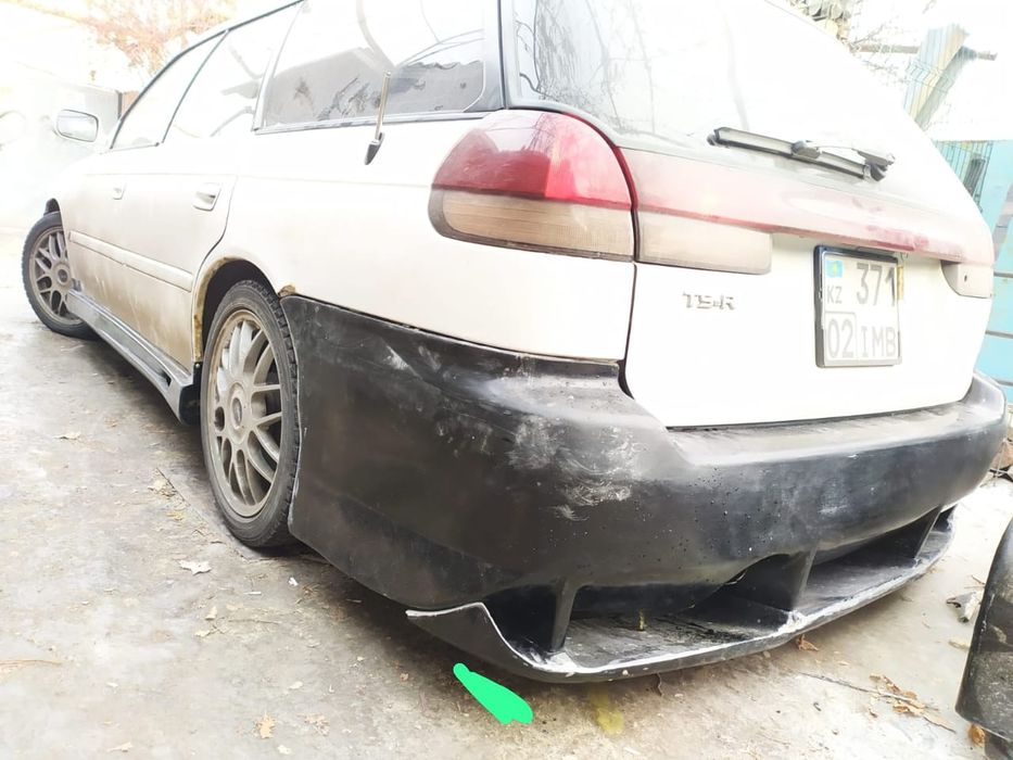 Передний бампер Субару Легаси б3