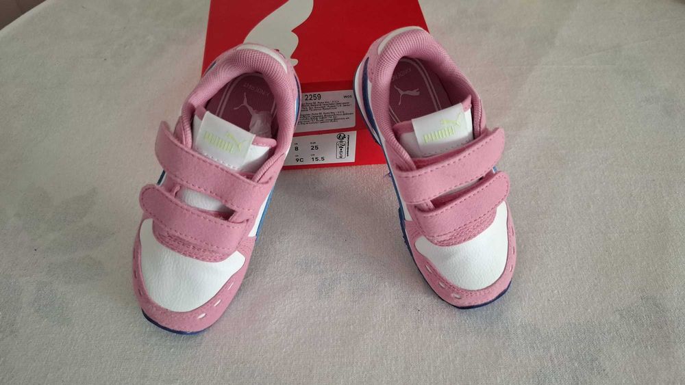 Vand pantofi sport Puma pentru copii, cu inchidere velcronoi, cu eticheta marimea 25