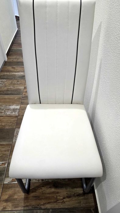 Продавам 8 трапезни стола,може и по 4ри