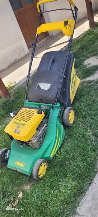 Mașina de tuns iarba Okay